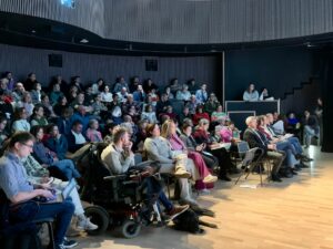 image du public durant le colloque organisé par Inclusion asbl