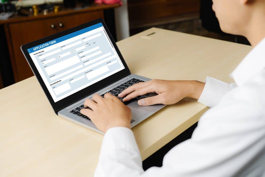 Image illustrant le remplissage d'une enquête en ligne.